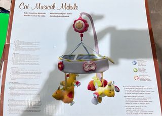 Móvil musical para cuna con figuras