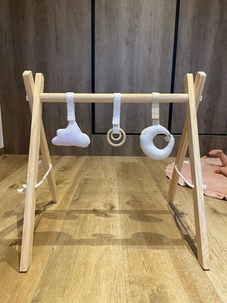 Gimnasio de madera para bebé