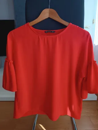 Camisa Stradivarius naranja con volantes