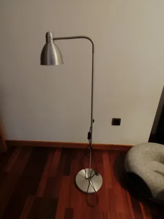 Lámpara de pie moderna metal