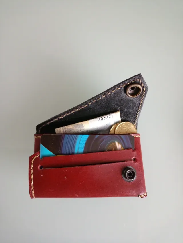 Tarjetero Monedero cuero natural con flor troquel