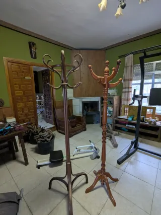 Porta abiti rustici in legno