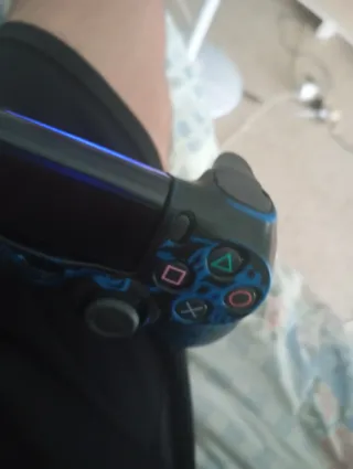 PS4 Slim Negra + 3 Juegos +Auriculares(negociable)