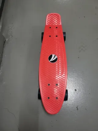 Monopatín rojo