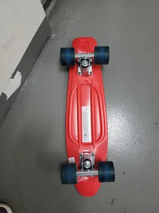 Monopatín rojo