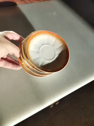 Juego café antiguo: tazas, platos y azucarero