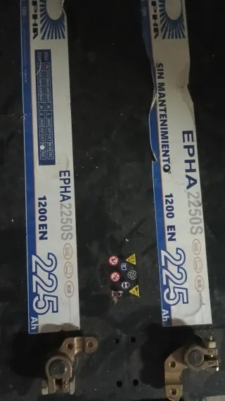 2 Baterías Camión   225 Ah