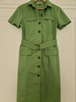 Vestido verde con cinturón
