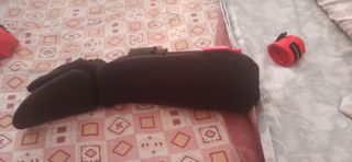 Guantes, espinilleras y vendas de boxeo