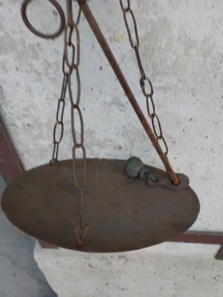 Antica bilancia in ottone