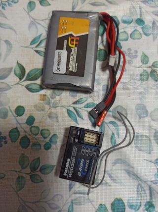 Emisora Futaba 3PV + Receptor