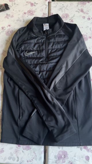 Sudadera Nike negra con cremallera