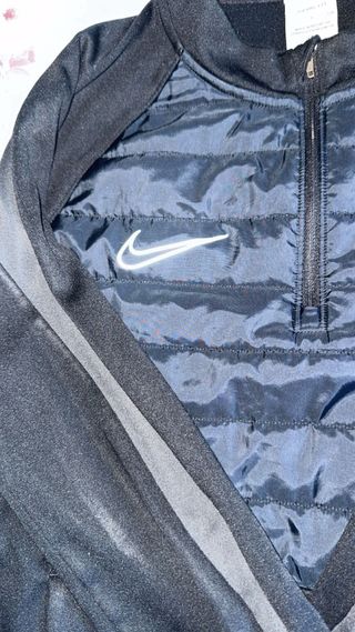 Sudadera Nike negra con cremallera