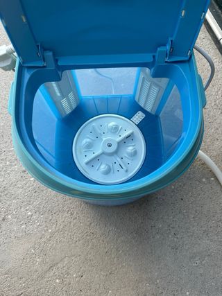 Mini lavadora portátil azul y crema