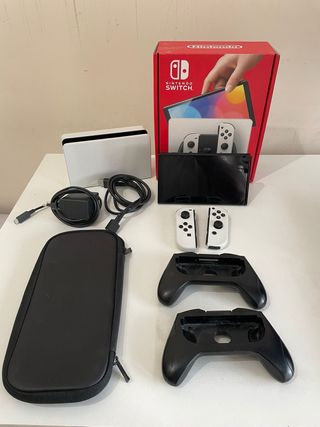 Nintendo Switch OLED bianco e nero