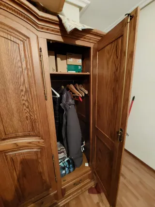 Dormitorio de roble macizo, somieres y colchones.