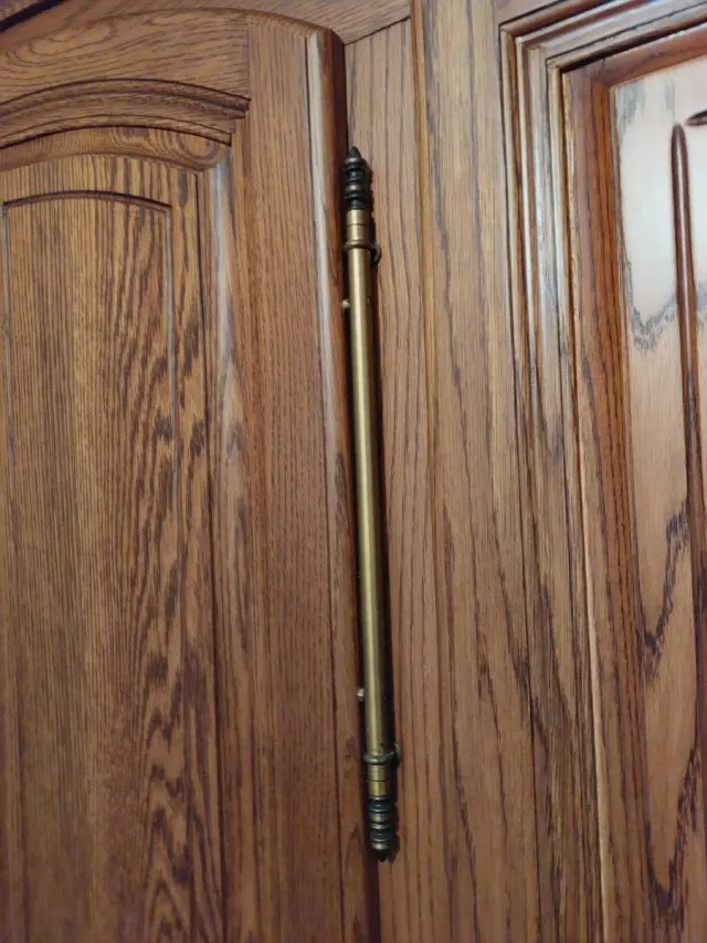 Dormitorio de roble macizo, somieres y colchones.
