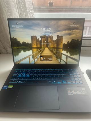 Portátil ASUS V16 Intel Core Negro