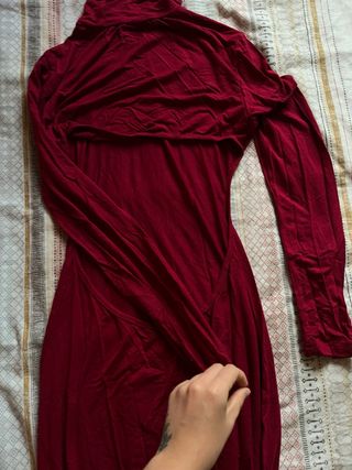 Vestido rojo cuello alto espalda descubierta