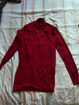 Vestido rojo cuello alto espalda descubierta