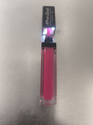 Pintalabios matte larga duración con luz.