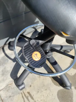 Silla de oficina ergonómica negra