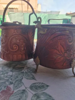 Soprammobili in rame decorati