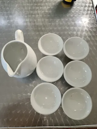 Juego de 6 tazas y jarra de porcelana