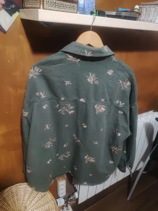 Chaqueta verde bordada floral
