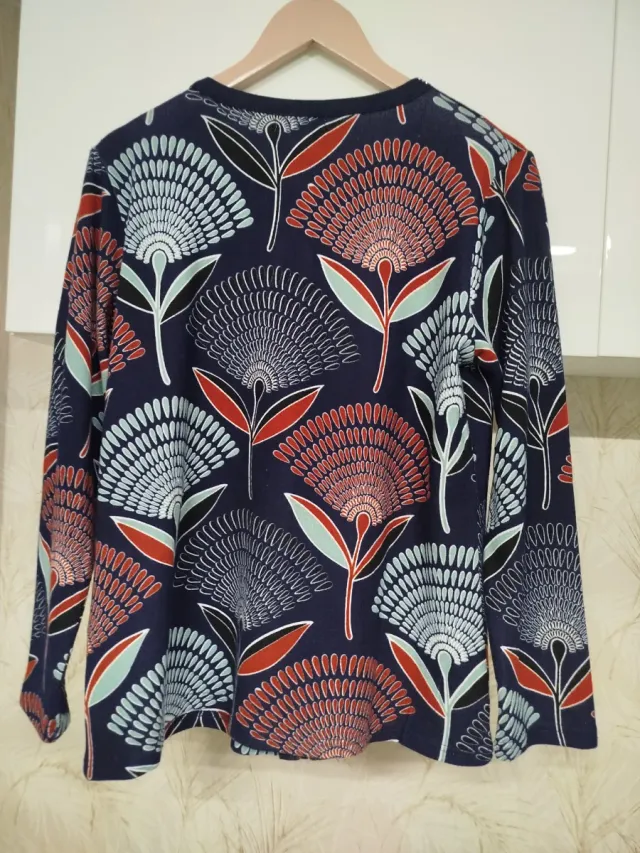 Chaqueta con cremallera y estampado floral