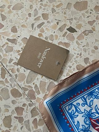 Pañuelo Naulover floral azul y rojo