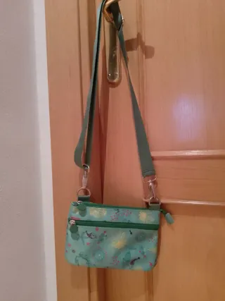 Bolso de hombro verde con estampado
