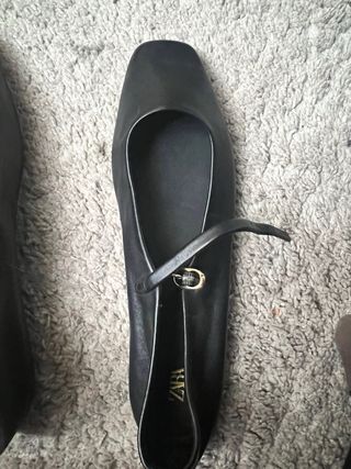 Bailarinas Zara negras punta cuadrada con hebilla