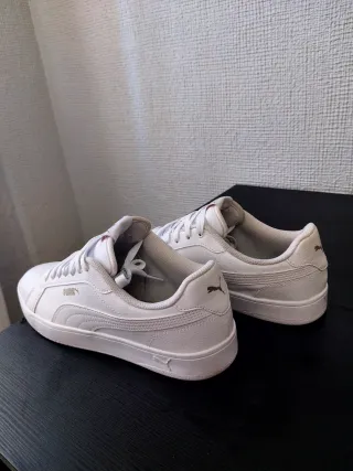 Zapatilla Puma Blancas Casi Nuevas "negociaciones"