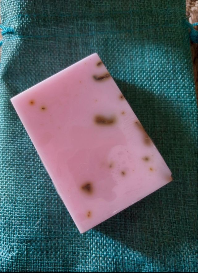 Jabón artesanal rosa mosqueta