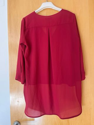 Blusa asimétrica Miss Miss color cereza