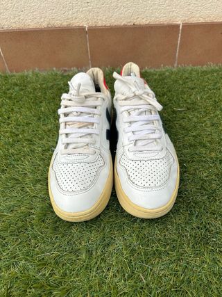 Zapatillas Veja Blancas y Rojas