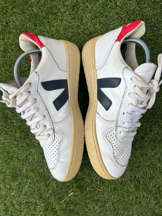 Zapatillas Veja Blancas y Rojas