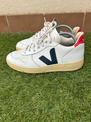 Zapatillas Veja Blancas y Rojas