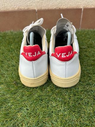 Zapatillas Veja Blancas y Rojas