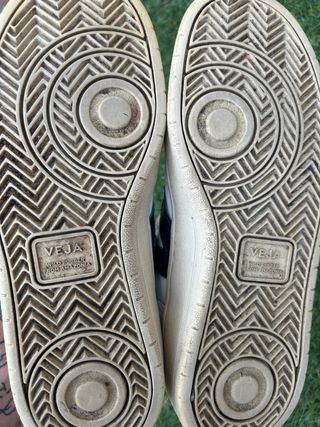 Zapatillas Veja Blancas y Rojas