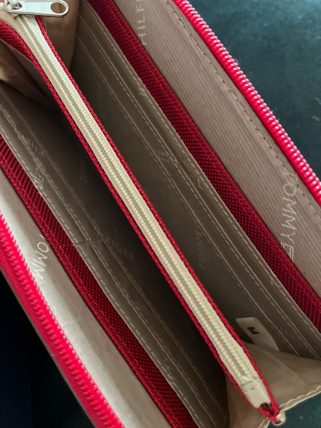 Cartera Tommy Hilfiger Roja y Marrón