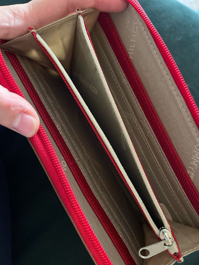 Cartera Tommy Hilfiger Roja y Marrón