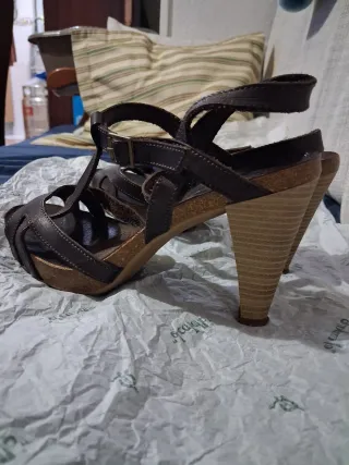 Sandalias de cuña marrones talla 37