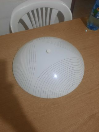 Plafoniera bianca in plastica e vetro