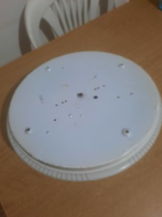 Plafoniera bianca in plastica e vetro