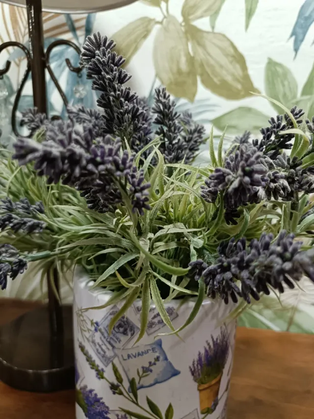 Jarrón o tiesto decorativo lavanda