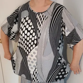 Blusón Talla 52/54 Estampado Geométrico