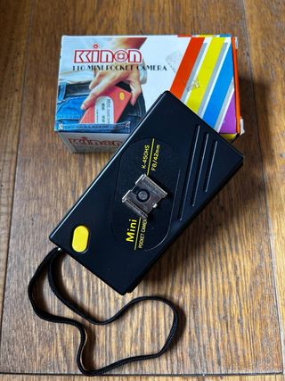 Kinon 110 Mini Pocket Camera vintage anni '70