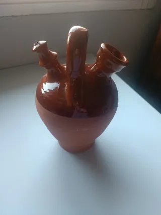 Botijo de barro pequeño